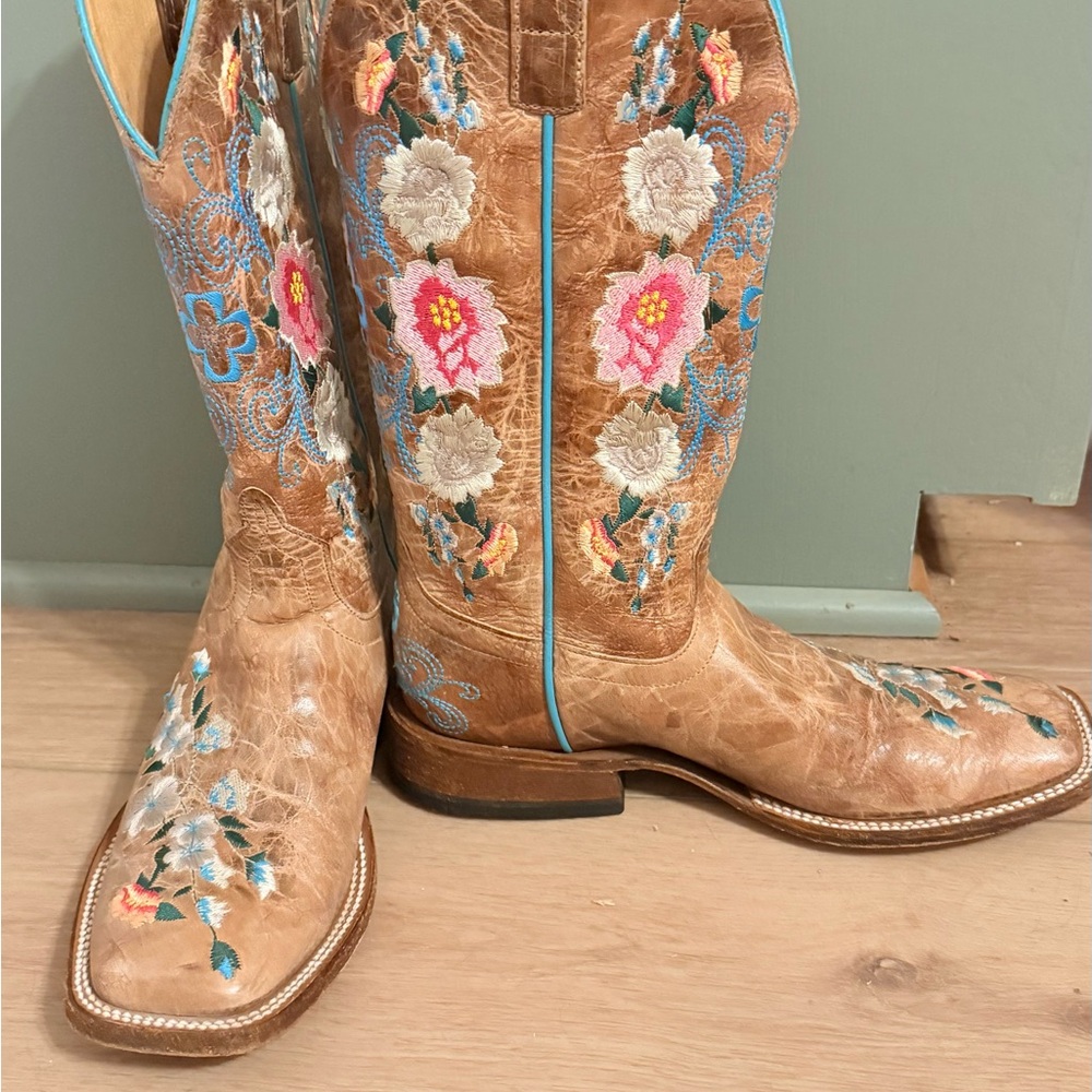 Macie Bean Tan Western Embroidered Floral Cowboy Boots with Turquoise Trim Rose